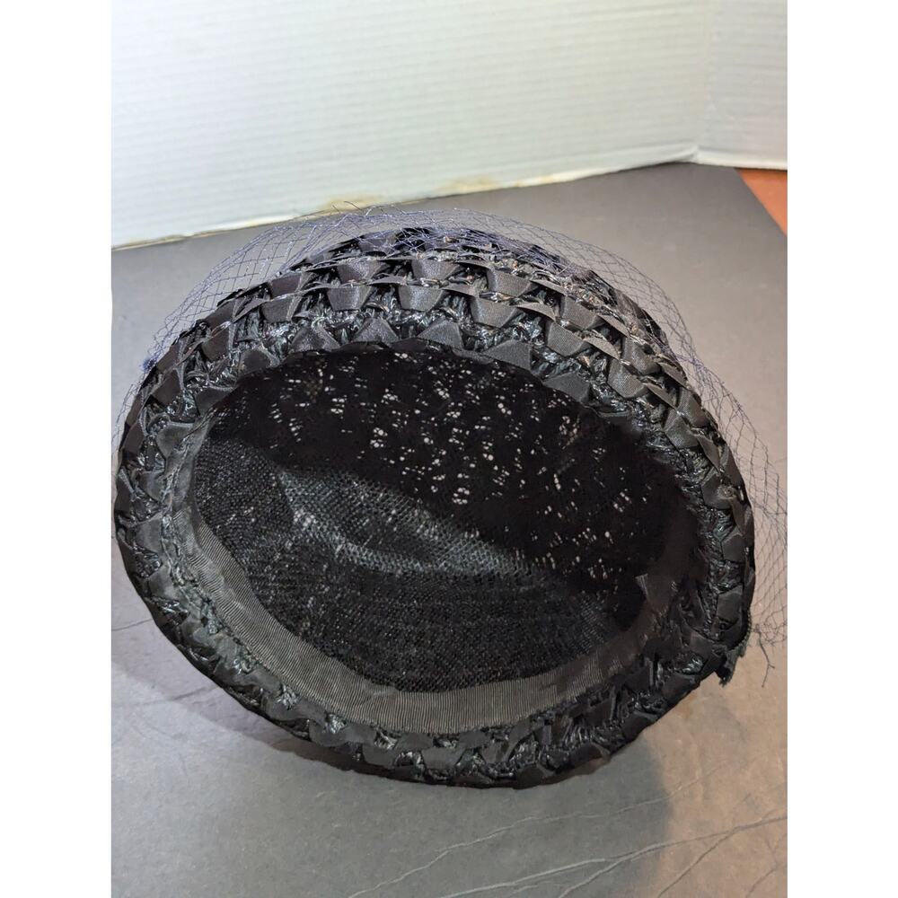 Vintage 50s Black Cellulose Woven Cloche Hat Veiled Mid-Century Mod MCM Bucket - Picture 2 of 6